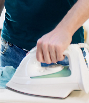 Steam hanging ironing machine